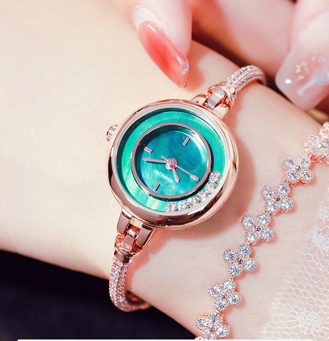 Simple Green Elegant Circular Watch